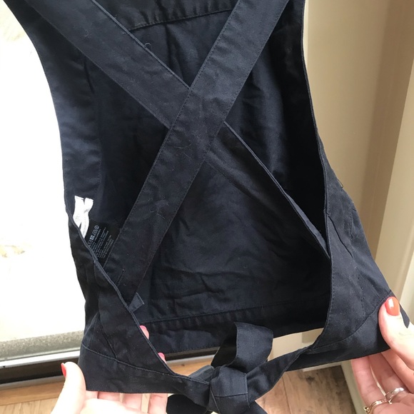 Black backless crop top with tie in the back - Picture 4 of 5